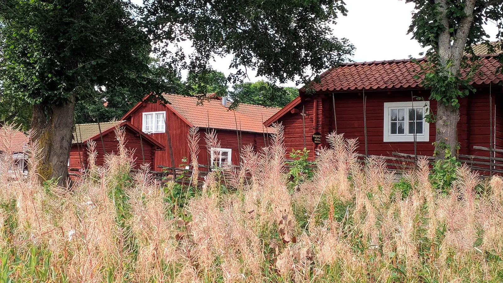Röda trähus i Ludvika