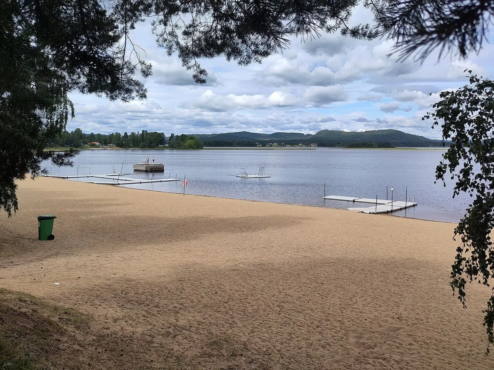 Badstrand vid sjön i Ljusdal