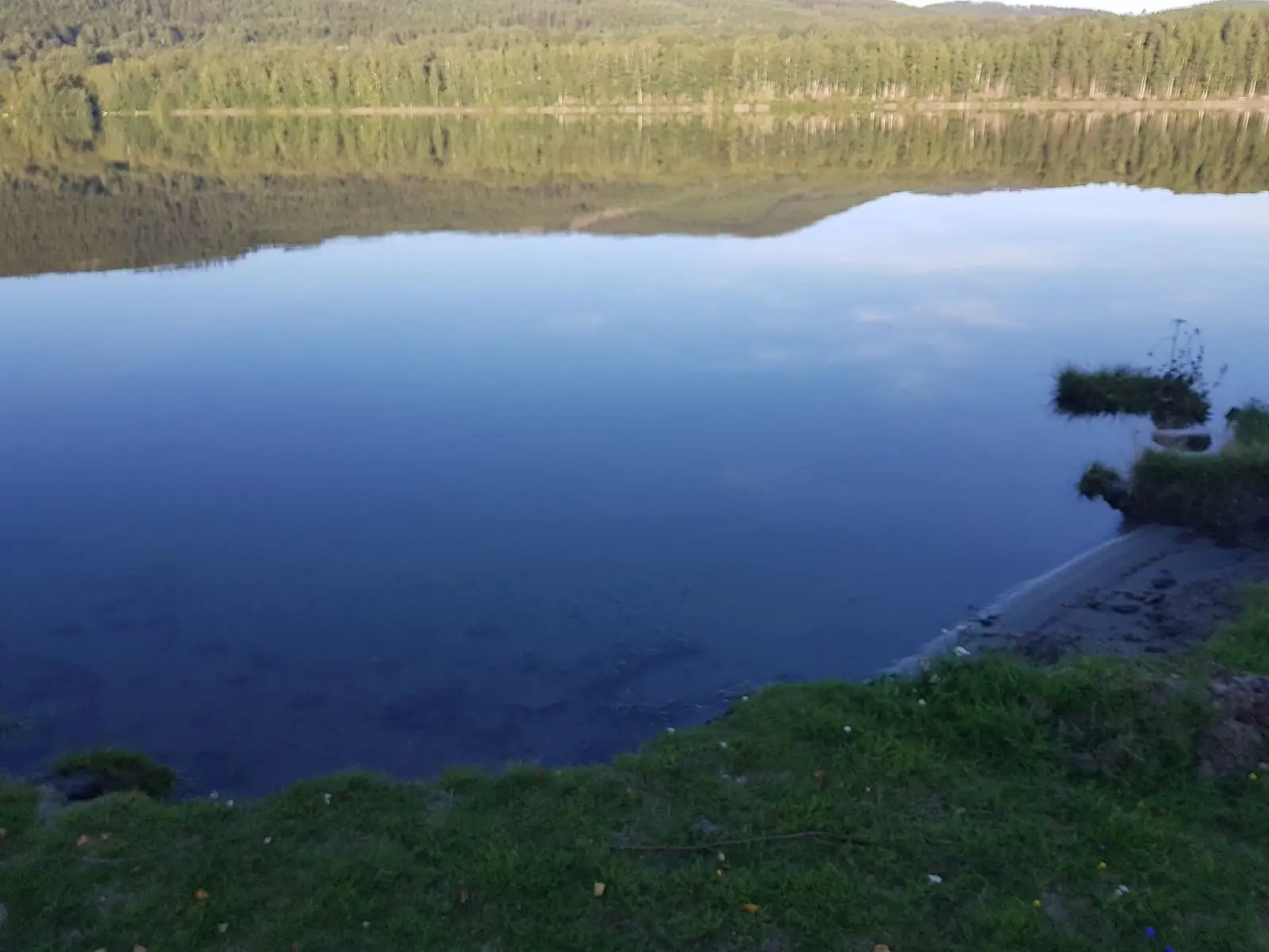 Sjö i Ragunda en stilla kväll