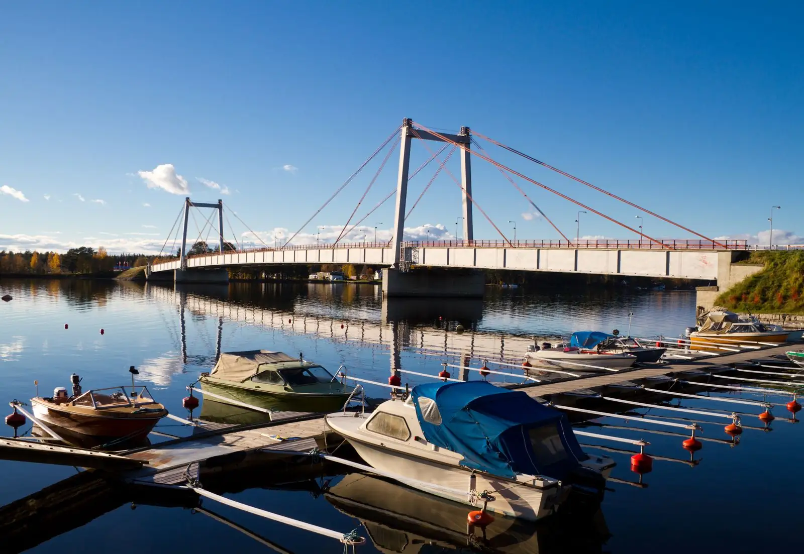 Bron och båtarna i Strömsund