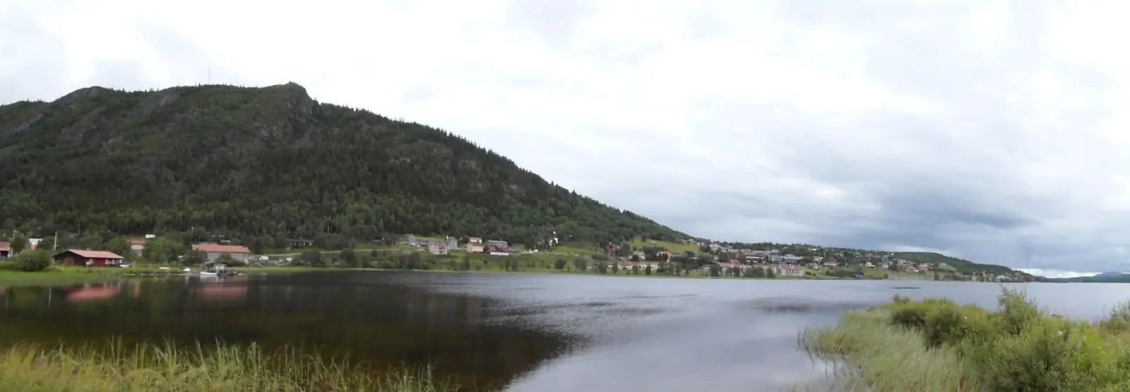 Funäsdalen vid sjön under fjället