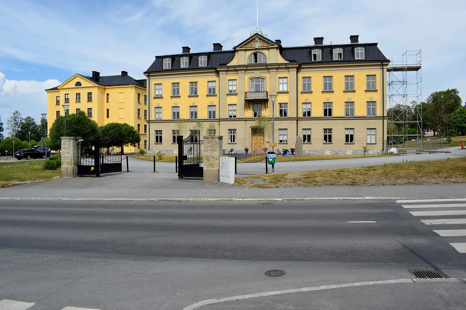 Gula kasernbyggnader på Campus Östersund