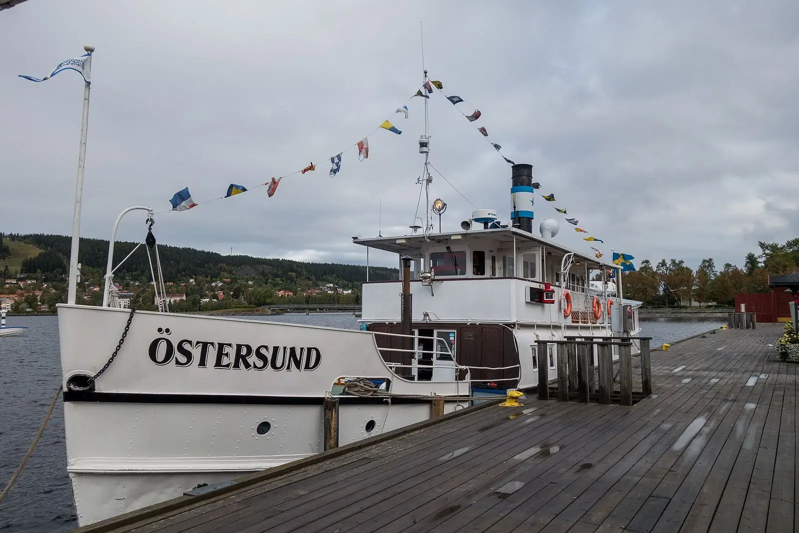 Ångbåten Östersund vid kajen