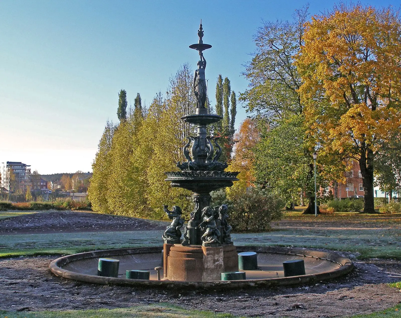 Fontän i höstfärger