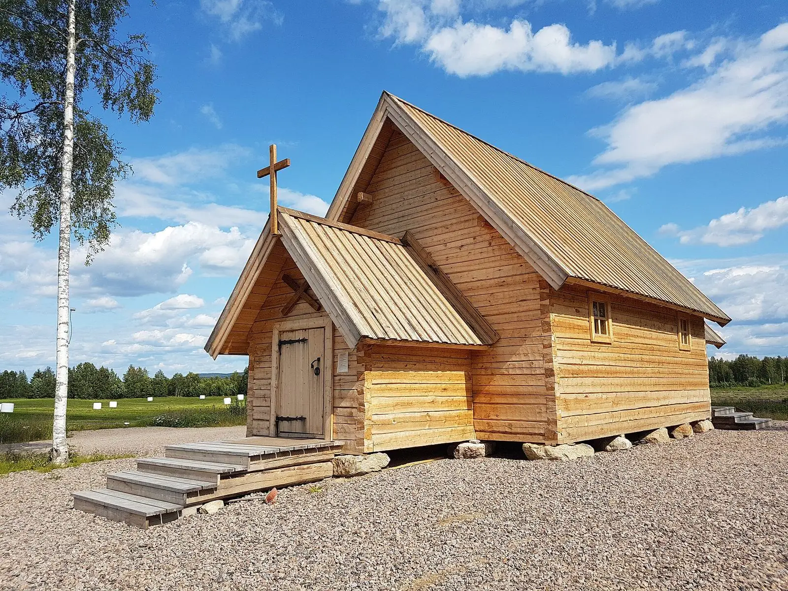Liten träkyrka i Övertorneå