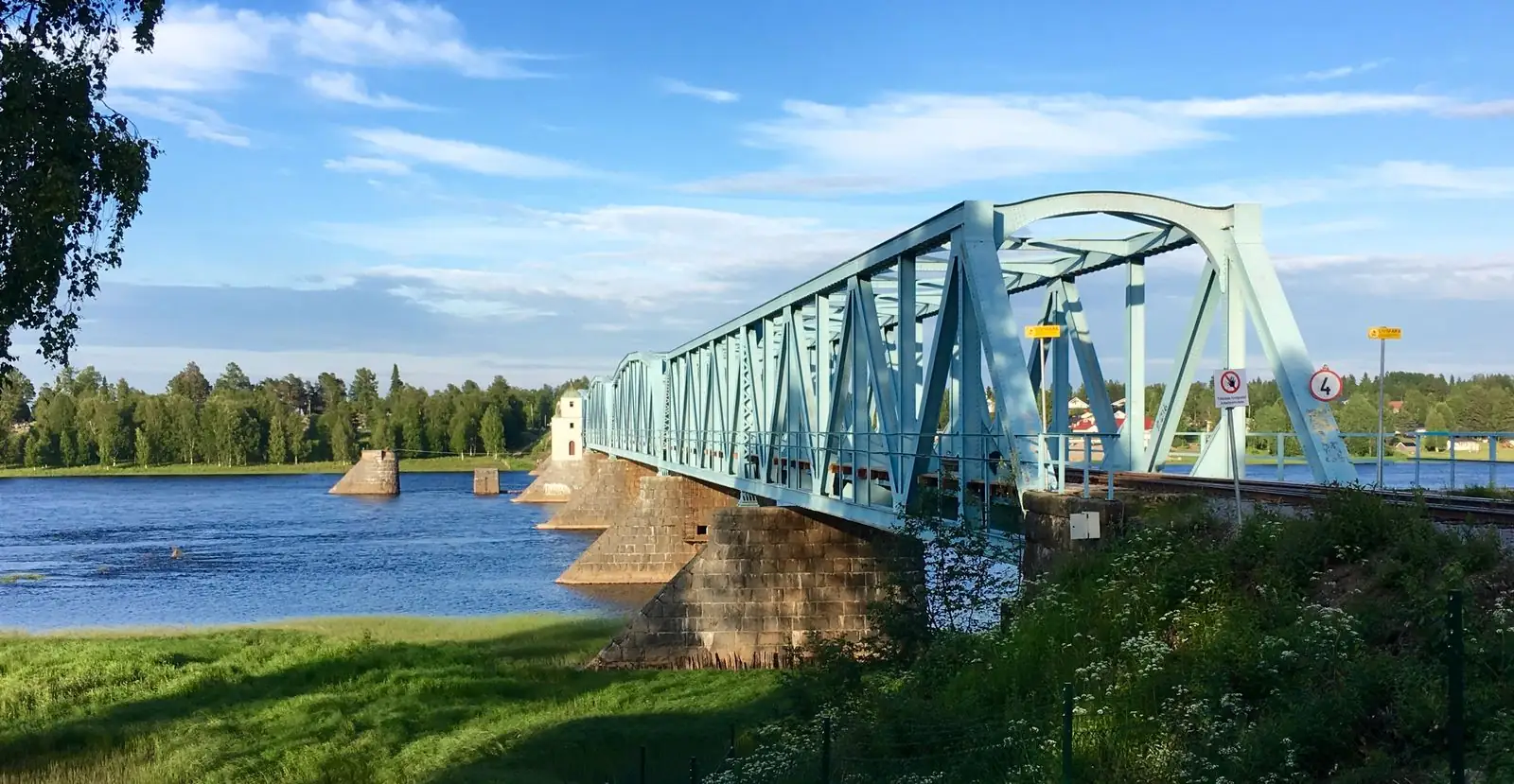 Bron över Torneälven till Finland
